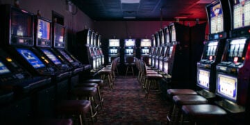 Florida Arcade Manager Returns Fire on Masked Gunman After Customer Shot at Close Range