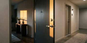 Florida Man Shoots Intruder After Walking In on Home Invasion at Jacksonville Apartment