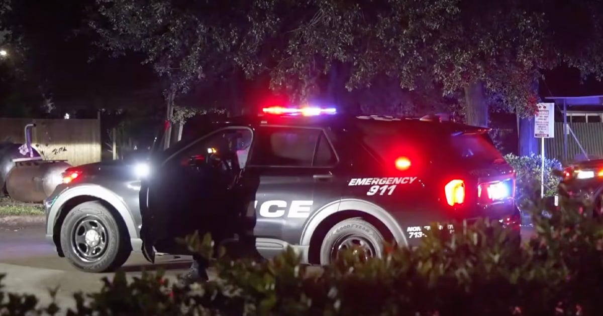 70-Year-Old Houston Pool Hall Owner Shoots Crowbar-Armed Suspect Who Charged Him During 2 A.M. Break-In Attempt 70-Year-Old Houston Pool Hall Owner Shoots Crowbar-Armed Suspect Who Charged Him During 2 A.M. Break-In Attempt