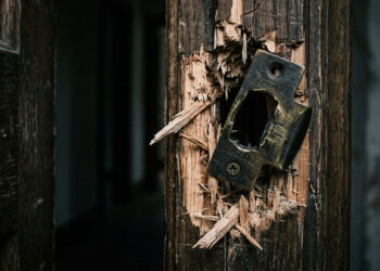 Man Shoots and Kills 35-Year-Old Who Kicked In the Door of a Missouri Home With a Rifle, Woman Told 911 the Intruder Was Her Ex-Husband