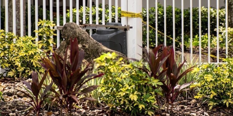 Man Dead After Trying to Force His Way Into Home Where His Ex-Girlfriend Was Visiting