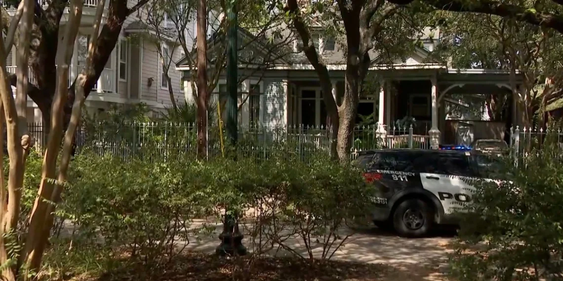 Elderly Houston Homeowner Shoots Stranger Who Broke Down His Front Door in 1 P.M. Home Invasion After Repeated Orders to Leave