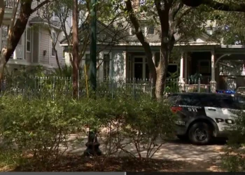 Elderly Houston Homeowner Shoots Stranger Who Broke Down His Front Door in 1 P.M. Home Invasion After Repeated Orders to Leave