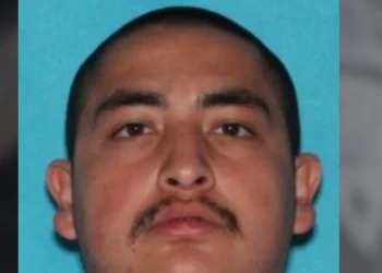 Mother’s Boyfriend Returns Fire on Armed Ex-Boyfriend Who Stole a Work Truck and Chased 18-Year-Old 40 Miles Across New Mexico