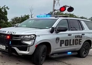 Texas Homeowner Shoots and Kills Hallucinating Blood-Covered Intruder Who Broke In at Random and Cornered Him in His Bedroom With Wife and Children Home