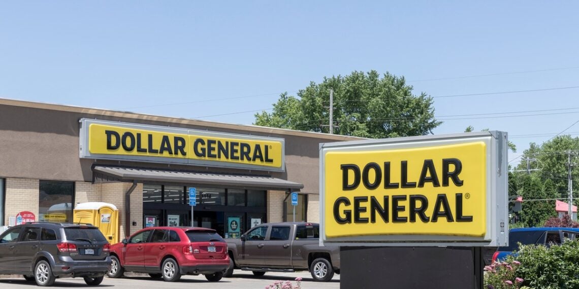 Valdosta Shopper Draws on Man Beating Girlfriend and Her Teen Daughter in Dollar General, Fires Once When Attacker Charges Him