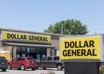 Valdosta Shopper Draws on Man Beating Girlfriend and Her Teen Daughter in Dollar General, Fires Once When Attacker Charges Him
